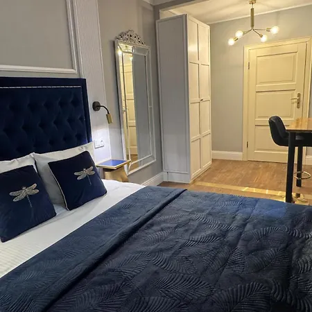Apartment Old Brama Zurawia Ii